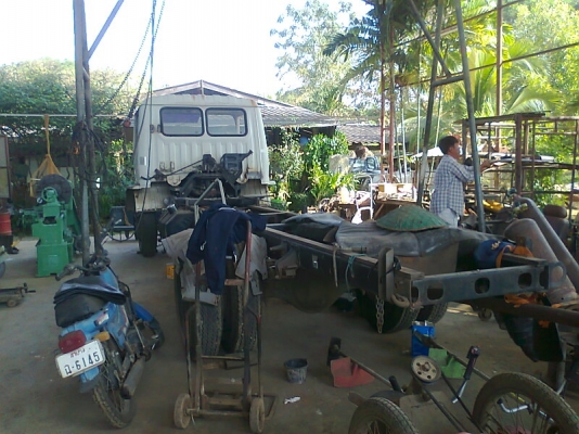 หกล้อ HINO GD176 KA หัวคัสซี พร้อมเก็บสีเก๋งสวยให้เรียบร้อย