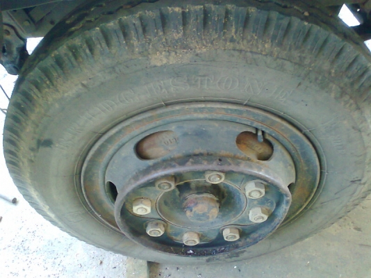 หกล้อ HINO GD176 KA หัวคัสซี พร้อมเก็บสีเก๋งสวยให้เรียบร้อย