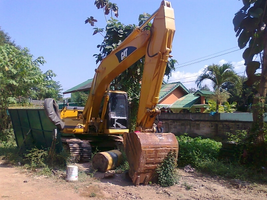 รถแบคโฮ CAT 320 B รถใช้งานดีปกติ มีทะเบียนครบ ชอบราคาเท่าไรต่อรองได้ครับ