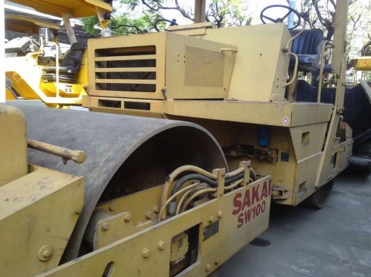 รถบดถนนล้อเหล็กคู่ SAKAI รุ่น SW100 รถบดถนนล้อเหล็กคู่ SAKAI รุ่น SW100