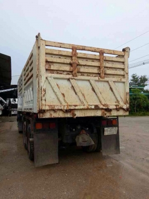 ขายรถบรรทุกสิบล้อดั๊มพ์ Isuzu deca เครื่อง 300 แรง ปี 53 มีระบบลากพ่วง กระบะสามมิตร