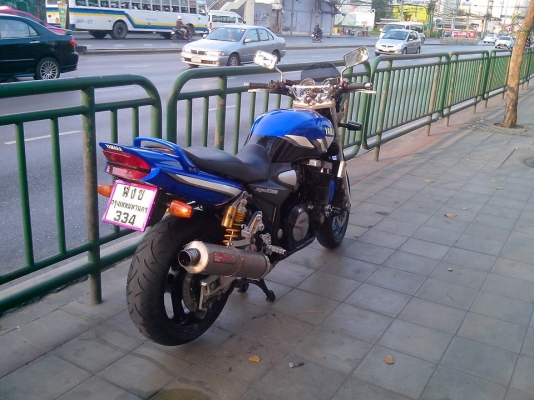 ขาย XJR 1300 ปี 2003 อินวอยท์ สพม.แท้ๆ สำเนาบัตรประชาชน เปลี่ยนของเหลวมาหมดแล้ว ผ้าเบรคพึ่งเปลี่ยน ยางยังเหลือเยอะ ชิวหน้า ท่อไทเททั้งลำ (แค่ท่อก็คุ้มแล้วคับ) รถพร้อมออกทริปได้เลย ราคา 125,000 บาท ราคาต่อรองได้คับ 089-014-8986 ปกป้อง คับ