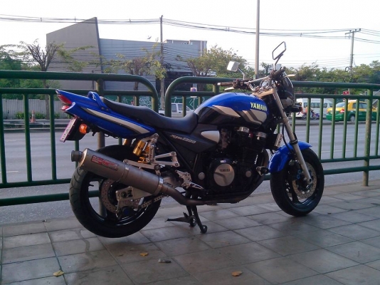 ขาย XJR 1300 ปี 2003 อินวอยท์ สพม.แท้ๆ สำเนาบัตรประชาชน เปลี่ยนของเหลวมาหมดแล้ว ผ้าเบรคพึ่งเปลี่ยน ยางยังเหลือเยอะ ชิวหน้า ท่อไทเททั้งลำ (แค่ท่อก็คุ้มแล้วคับ) รถพร้อมออกทริปได้เลย ราคา 125,000 บาท ราคาต่อรองได้คับ 089-014-8986 ปกป้อง คับ