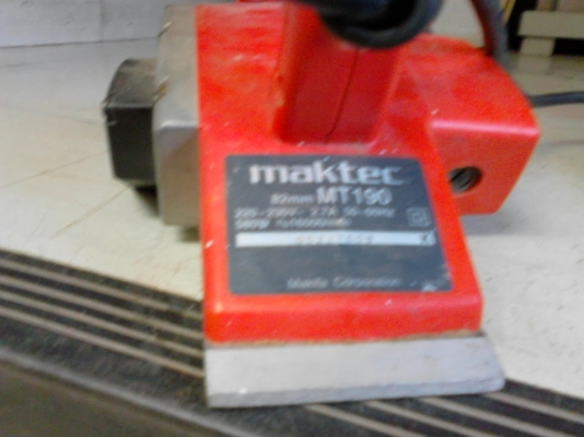 ขายกบไฟฟ้าmaktec mt190 ถูกๆครับ