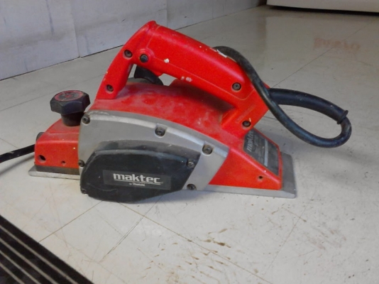 ขายกบไฟฟ้าmaktec mt190 ถูกๆครับ