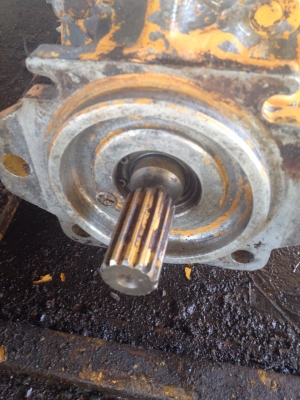 ขายครับ ปั๊มท้ายเครื่อง KOMATSU 120-1/120-2 สภาพสวยๆ  สนใจโทรสอบถามได้นะครับ