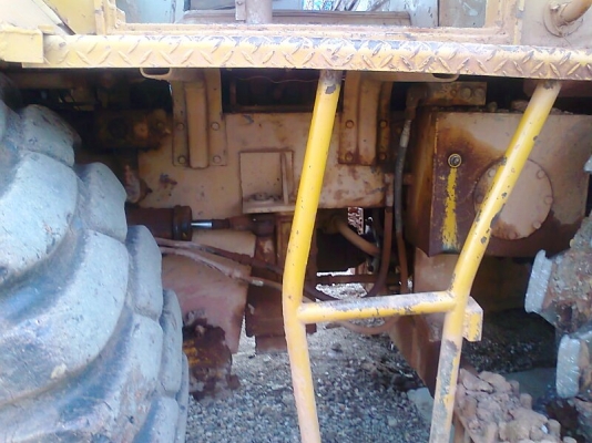 รถดัน ล้อหนาม รถจีน เครื่องดีเซล 6 สูบ ใบมีดกว้าง 3 เมตร น้ำหนักตัวรถ 15,000 กก.ราคา่ต่อรองได้