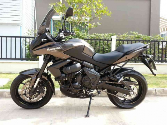 ขายVersys  สีน้ำตาล ใหม่มาก 20ธันวาคม2012(รุ่นปี2013) ใช้งานน้อย8,9xxกม. ราคาพร้อมของแต่ง