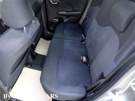 ฟรีดาวน์ 2009 HONDA JAZZ 1.5 i-VTEC V (AS) วิ่งแค่6หมื่นโล สภาพดี