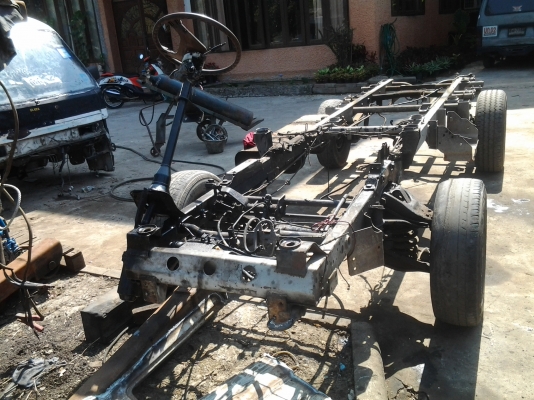 ขายแซสซีอีซูซุ รถตู้บัดดี้ พร้อมทะเบียนขาด 13 ธ.ค.56 แซสซีสวยมาก 15,000 บาท