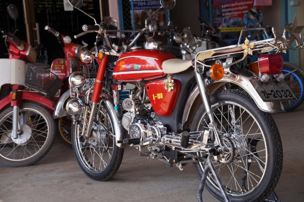 ขาย SUZUKI A 100 ทะเบียนพร้อมโอนเอกสารครบ เครื่อง LIFAN 110 CC คลัชมือ สตาทร์มือ เอกสาร อินวอย ครบ รถแต่งสวย มาก ๆ อะไหล่ แต่งแน่น ๆ