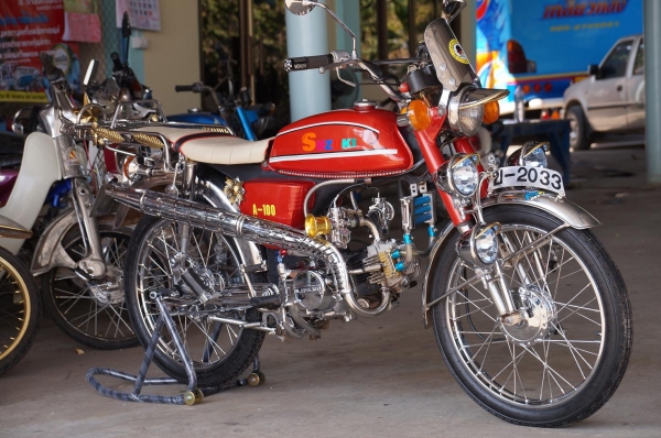 ขาย SUZUKI A 100 ทะเบียนพร้อมโอนเอกสารครบ เครื่อง LIFAN 110 CC คลัชมือ สตาทร์มือ เอกสาร อินวอย ครบ รถแต่งสวย มาก ๆ อะไหล่ แต่งแน่น ๆ