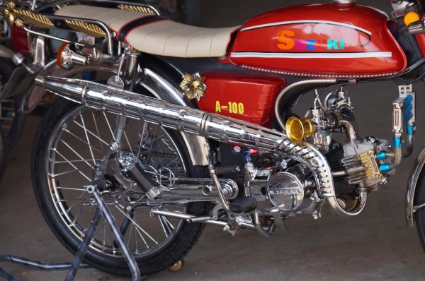 ขาย SUZUKI A 100 ทะเบียนพร้อมโอนเอกสารครบ เครื่อง LIFAN 110 CC คลัชมือ สตาทร์มือ เอกสาร อินวอย ครบ รถแต่งสวย มาก ๆ อะไหล่ แต่งแน่น ๆ