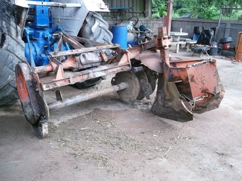 จอบหมุน พร้อมหัวจรวด