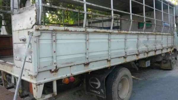 รถฮีโน่ 6 ล้อ รั่ว  FC2W  120 แรงม้า.  สนใจติดต่อ 081 - 6079515