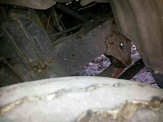 รถฮีโน่ 6 ล้อ รั่ว  FC2W  120 แรงม้า.  สนใจติดต่อ 081 - 6079515