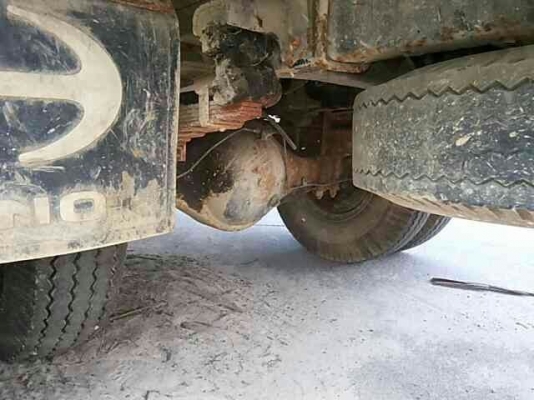 รถฮีโน่ 6 ล้อ รั่ว  FC2W  120 แรงม้า.  สนใจติดต่อ 081 - 6079515