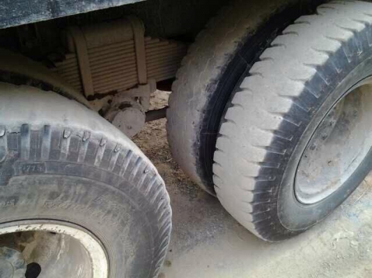 รถนิสสัน 10 ล้อดั้ม CW30  230 แรงม้า.  สนใจติดต่อ 081 - 6079515