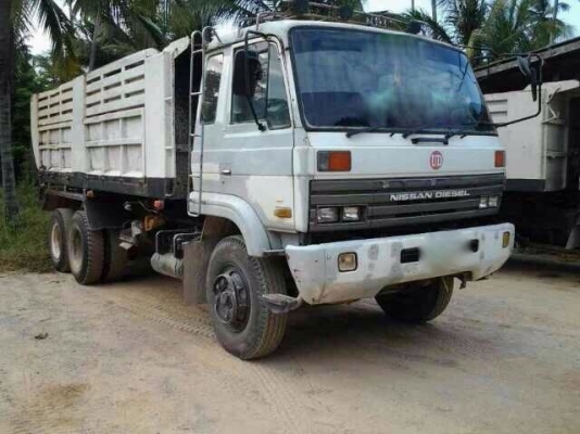 รถนิสสัน 10 ล้อดั้ม CW30  230 แรงม้า.  สนใจติดต่อ 081 - 6079515