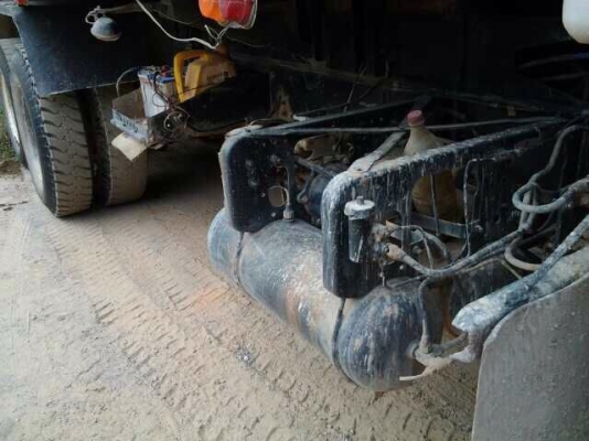 รถนิสสัน 10 ล้อดั้ม CW30  230 แรงม้า.  สนใจติดต่อ 081 - 6079515