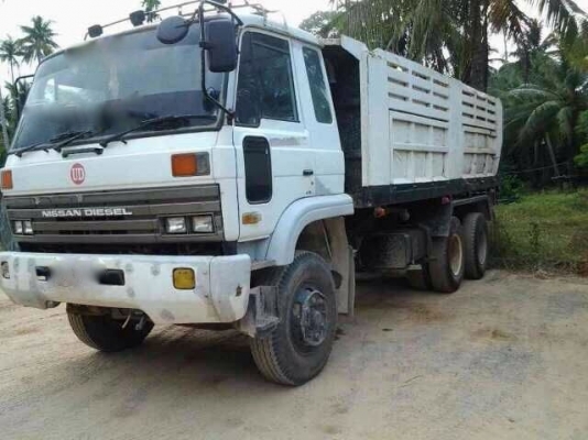 รถนิสสัน 10 ล้อดั้ม CW30  230 แรงม้า.  สนใจติดต่อ 081 - 6079515