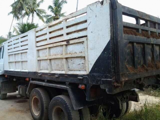 รถนิสสัน 10 ล้อดั้ม CW30  230 แรงม้า.  สนใจติดต่อ 081 - 6079515