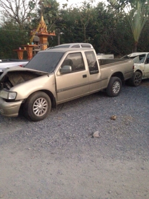 อีซูซุดราก้อนอาย ปี2001 เครื่อง 3000 เทอร์โบ เล่มลอยๆขายทุกชิ้นส่วน