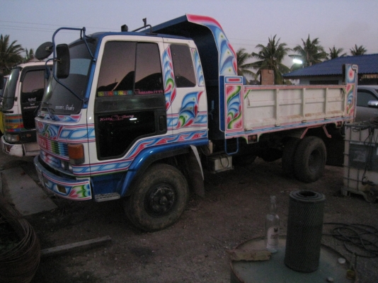 Isuzu FRR เครื่อง6BG1 175HP  หกล้อดั๊มดิน ยาง8.25-16 กระบะยาว3.6 เมตร สภาพพร้อมใช้