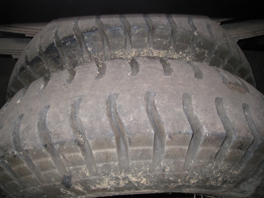 Isuzu FRR เครื่อง6BG1 175HP  หกล้อดั๊มดิน ยาง8.25-16 กระบะยาว3.6 เมตร สภาพพร้อมใช้