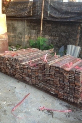 ไม้พื้นมะค่าหน้า 4 นิ้วหนาประมาณ นิ้วรางลิ้นเป็นไม้พื้นมะค่าครับมีลางลิ้นไม้เก่าครับ ความยาว 1-1.5  เมตรครับ  ขายเป็นตารางเมตรครับตารางเมตรละ 900  ครับ  ถูกมากครับ ไม้สวยๆครับราคานี้คุ้มครับ