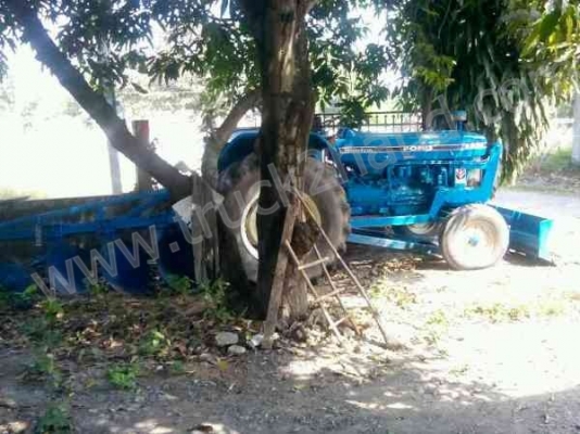 รถไถ ยี่ห้อ Ford รุ่น 77พิเศษ 77เเรงม้า