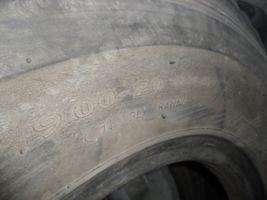 ยาง 9.00-20 สวยๆ 1 คู่ ราคา 3300 บาท