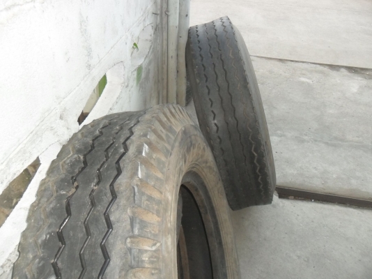 ยาง 9.00-20 สวยๆ 1 คู่ ราคา 3300 บาท