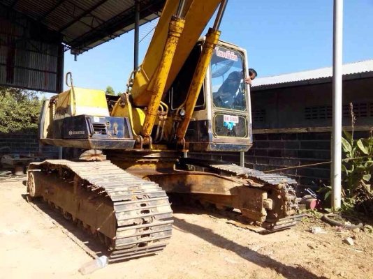 ขายรถแบ็คโฮ komatsu pc 200-5 คอนโทรลยาว ไฟฟ้าครบ เอกสารอินวอยซ์ ช่วงล่าง 50\%