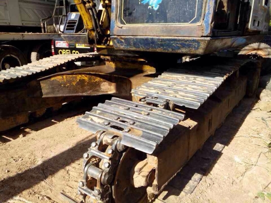 ขายรถแบ็คโฮ komatsu pc 200-5 คอนโทรลยาว ไฟฟ้าครบ เอกสารอินวอยซ์ ช่วงล่าง 50\%