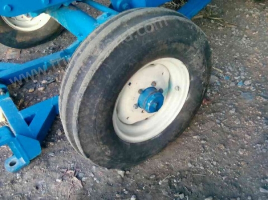 รถไถ ยี่ห้อ Ford รุ่น 66  จำนวนเเรงม้า 86 เเรงม้า