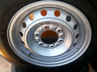 ขายล้อกะทะขอบ15 6 รู พร้อมยาง195R15 กะบะ BRIDGESTONE 1 ชุด