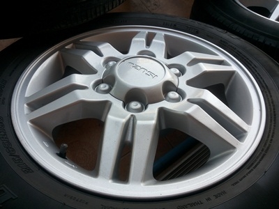 ขายล้อแม็กISUZU D-max HI -lander ขอบ 16 เดิมพร้อมยาง 1 ชุด