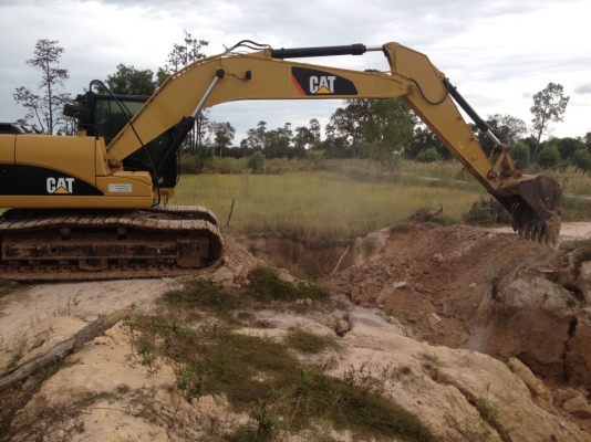 รถแบคโฮ CAT  320 D