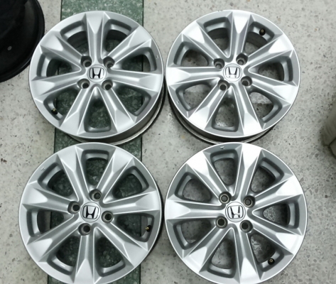 ขาย ล้อแม็กซ์ Honda Jazz hybrid ขอบ 15 4x100 สวยๆ สียังเงาสวยๆ