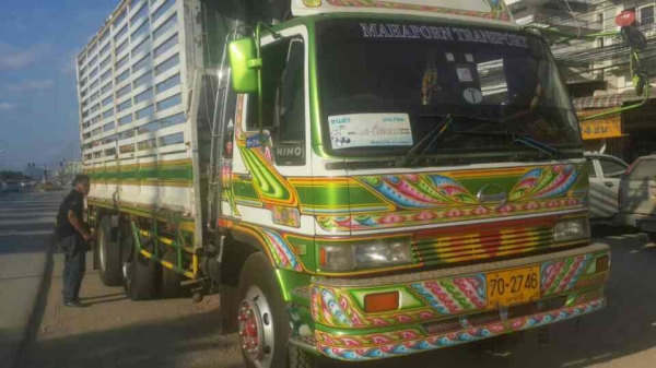 HINO FL3H รถสวยพร้อมใช้ เครื่อง HO7D-195 แรง เกียร์เดิม หัวบางเดิม คัสชีสวย ภาษีเต็ม HINO FL3H รถสวยพร้อมใช้ เครื่อง HO7D-195 แรง เกียร์เดิม หัวบางเดิม คัสชีสวย ภาษีเต็ม