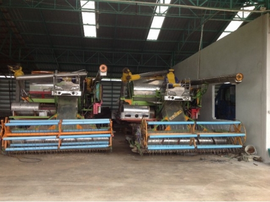 ลดราคาเหลือ 2050000ฝากขายรถเกี่ยวข้าว 3รายการ และ10ล้อ2เพลาบรรทุกรถเกี่ยวอีก1รายการ รวม 4รายการ 087-2976734