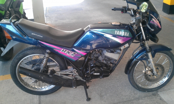 ขาย YAMAHA RXZ. ราคา 4,800 เครื่องแน่นพร้อมใช้งาน เอกสารซื้อขายครับ