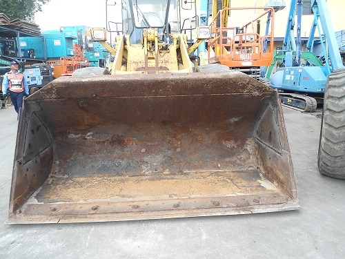 ขายรถตักล้อยาง Komatsu  WA300-1