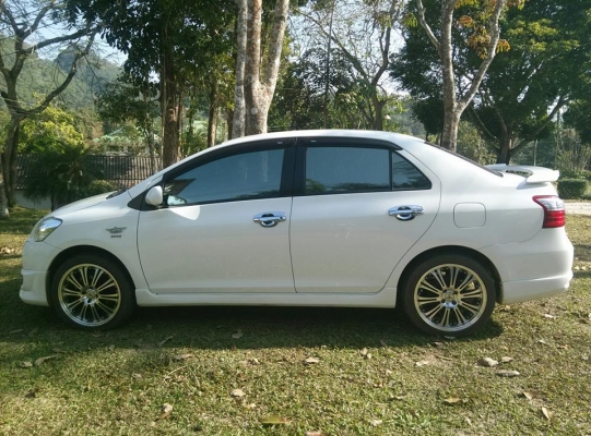 ขายดาวน์ toyota vios  รุ่น J ปี 53 เกียธรรมดา 75,000 บาท  โทร 082-8923611เก่ง
