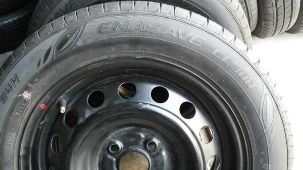 ยางขายแล้ว เหลือกะทะพร้อมฝาครอบ นิววีออส  ฝาครอบ ยาง 185 60 15 ถอดป้ายแดง