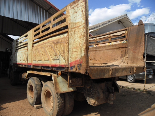 ขายถูกๆไม่มีงานขายรถบรรทุก 10 ล้อดั้มสองเพลา HINO FM3M ปี 38 เครื่องเดิมเกียร์เดิมเครื่องดีมากๆแห้งคัสซีสวยสุดๆมีแอร์มีระบบลากพ่วงทะเบียนขาด 3 ปีชุดโอนพร้อม