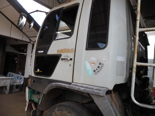 ขายถูกๆไม่มีงานขายรถบรรทุก 10 ล้อดั้มสองเพลา HINO FM3M ปี 38 เครื่องเดิมเกียร์เดิมเครื่องดีมากๆแห้งคัสซีสวยสุดๆมีแอร์มีระบบลากพ่วงทะเบียนขาด 3 ปีชุดโอนพร้อม