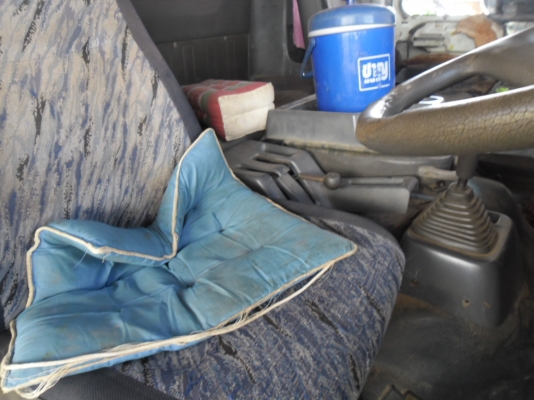 ขายถูกๆไม่มีงานขายรถบรรทุก 10 ล้อดั้มสองเพลา HINO FM3M ปี 38 เครื่องเดิมเกียร์เดิมเครื่องดีมากๆแห้งคัสซีสวยสุดๆมีแอร์มีระบบลากพ่วงทะเบียนขาด 3 ปีชุดโอนพร้อม