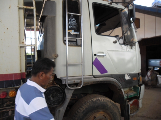 ขายถูกๆไม่มีงานขายรถบรรทุก 10 ล้อดั้มสองเพลา HINO FM3M ปี 38 เครื่องเดิมเกียร์เดิมเครื่องดีมากๆแห้งคัสซีสวยสุดๆมีแอร์มีระบบลากพ่วงทะเบียนขาด 3 ปีชุดโอนพร้อม